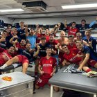 La celebración del conjunto maño después de ganar en la última jornada del encuentro.