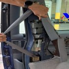 Parte de la droga oculta en el vehículo.