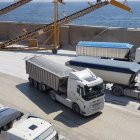 Camiones transportado yeso de Sorbas al Puerto de Garrucha.