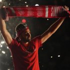 Iván Martos celebrando el ascenso a Primera División con el Almería en verano de 2022.