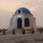 Así luce la ermita de Torregarcía como la Capilla de Hera en la serie ‘Kaos’. Foto: Netflix