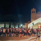 Colas en la noche de la romería del Saliente.