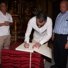 Al Almería se le da mejor firmar futbolistas que competir.