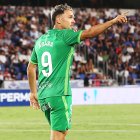 Arana señala el camino de la gloria en Santander.