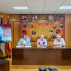 El alcalde de Roquetas, el concejal de Cultura y el director del Teatro presentando la programación.