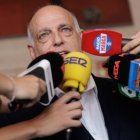 Javier Tebas atiende a los medios de comunicación.