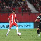 Pozo en el partido ante el Sporting en el Estadio de los Juegos Mediterráneos.