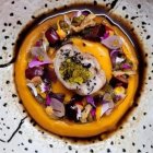 Rollito mediterráneo de cabrito de los Filabres, texturas de la huerta de Almería y demi glace de Ginés Peregrín