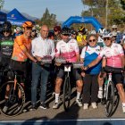 Presencia del mítico ciclista Perico Delgado en la línea de salida.