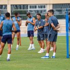 Rubi explicando los objetivos del entrenamiento a un vestuario que intenta reaccionar ya.