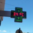 Termómetro señalando los 34 grados. Foto bembibredigital.com