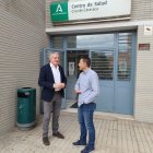 Juan de la Cruz atiende a los medios en el Centro de Salud Cruz de Caravaca.