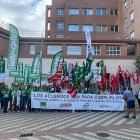 Protesta convocada por CCOO, CSIF, Satse y UGT en las ocho capitales andaluzas para reclamar al SAS los acuerdos firmados. Imagen de archivo.