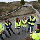 El alcalde de Serón junto a consejeros andaluces en una zona dañada por las lluvias.