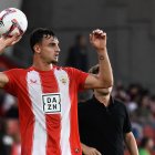 El lateral derecho ha sido convocado por Santi Denia para medirse a Inglaterra y Dinamarca.