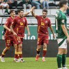 Los jugadores del Racing celebrando uno de los goles en A Malata.