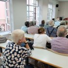 Estudiantes de la Universidad de Mayores, durante una de las clases impartidas en los primeros días del nuevo curso académico 2024-2025.