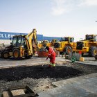 La APA da los últimos retoques al Puerto de Almería para la carrera ciclista.