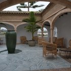 Patio de entrada a recepción.