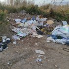 Ecologistas en Acción denuncia la acumulación de basura.