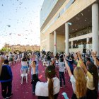Homenaje a sanitarios y profesionales esenciales.