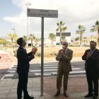 Momento en el que se descubre la placa de la Avenida del Alcalde Juan Francisco Megino López