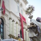 Gómez Cantero, impartiendo la bendición.