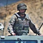 Un legionario en un vehículo durante el ejercicio