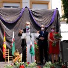 Francisco Díaz Casimiro dirigiendo unas palabras junto al alcalde, Ismael Torres.