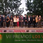 Foto de familia de los premiados, los organizadores de la gala y representantes institucionales.