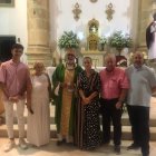 Tomás Cano, en el centro, junto a representantes de la Hermandad del Rosario del Mar en su despedida de San Juan.