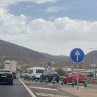 Retenciones en la A-7 por el vuelco de un camión.