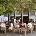 Ambiente en las calles de Almería en este miércoles de mediodía.
