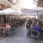 Bares llenos en el jueves de mediodía.