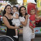 María y Paqui llevaron a sus hijas, Blanca (16 meses) y Carmen (22 meses) por primera vez a la feria