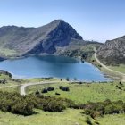 La carretera que conduce a los Lagos de Covadonga, entre las más bonitas de España.
