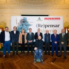 Foto de familia de los participantes en la jornada de hoy, última del ciclo (Re)Pensar Almería.