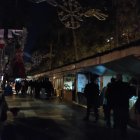 El mercado navideño, a oscuras.