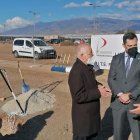 Gabriel Amat, Juanma Moreno y Jesús Aguirre, tras colocar la primera piedra del Hospital de Roquetas.