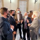 Javier Aureliano García, con los alcaldes de los municipios de salida (El Ejido), llegada (Roquetas de Mar) y paso de la carrera.