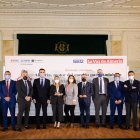 Foto de familia tras la celebración del desayuno-coloquio con Marifrán Carazo, consejera de Fomento, Infraestructuras y Ordenación del Territorio de la Junta de Andalucía.