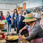 Gabriel Amat visitando uno de los barrios roqueteros donde se celebró esta tradición.