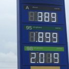 Por encima de los dos euros en una gasolinera de Roquetas.