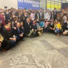 Los populares almerienses desplazados a Sevilla con Juanma Moreno, presidente de la Junta de Andalucía.