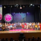 Fotografía de familoa de los premiados en la gala