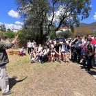 La \'Asociación Trotamundos Animado\' dando una charla a los estudiantes del Alhamilla en Almócita.