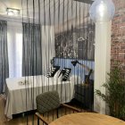 Una de las habitaciones del apartamento. 