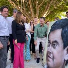 El presidente de la Junta ha recibido un cuadro con su rostro pintado.