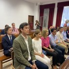 Los parlamentarios, en primera fila en una de las salas de la Audiencia.