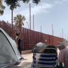 Fans a las puertas del Recinto Ferial